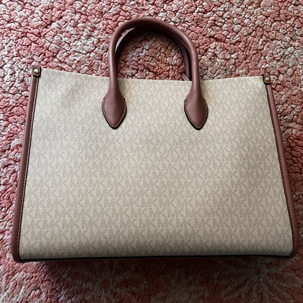 Michael Kors Pink Handbag, Comes with straps